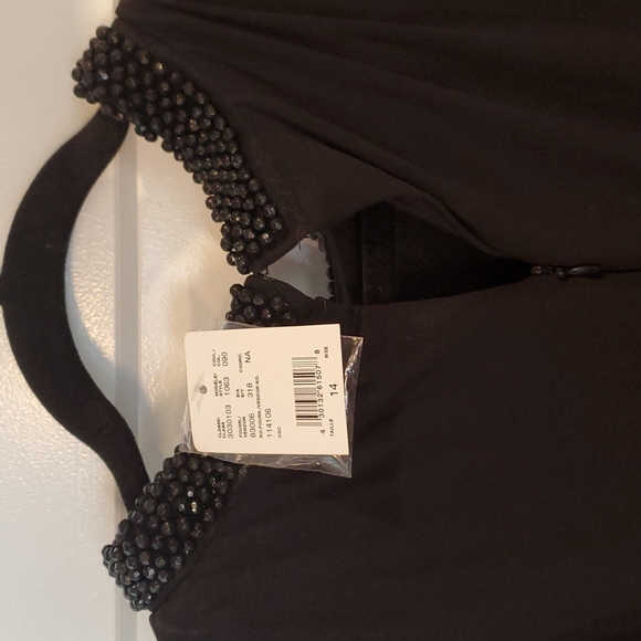 Dress - Picture 2 of 4